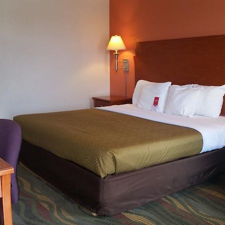 Econo Lodge Mcpherson ภายนอก รูปภาพ