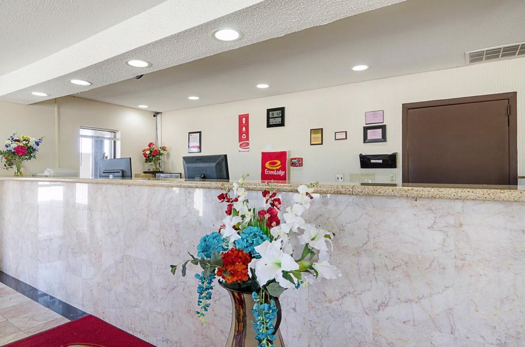 Econo Lodge Mcpherson ภายนอก รูปภาพ