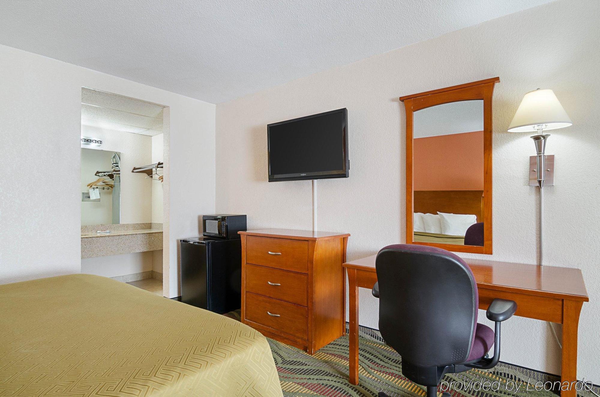 Econo Lodge Mcpherson ภายนอก รูปภาพ