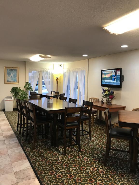 Econo Lodge Mcpherson ภายนอก รูปภาพ