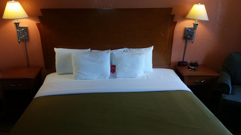 Econo Lodge Mcpherson ภายนอก รูปภาพ