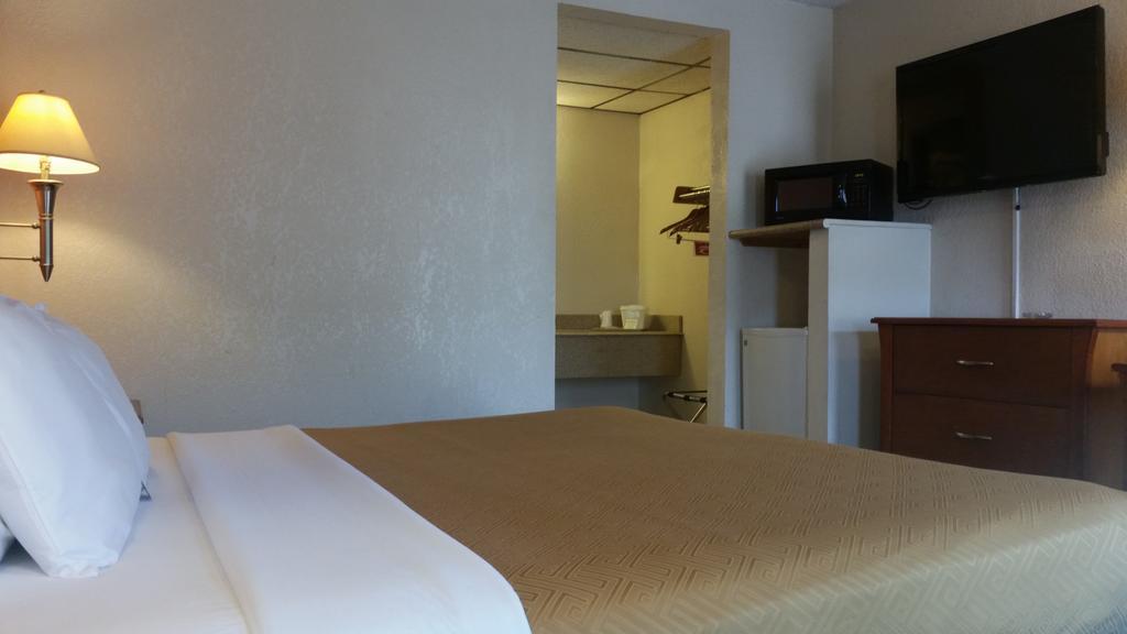 Econo Lodge Mcpherson ภายนอก รูปภาพ