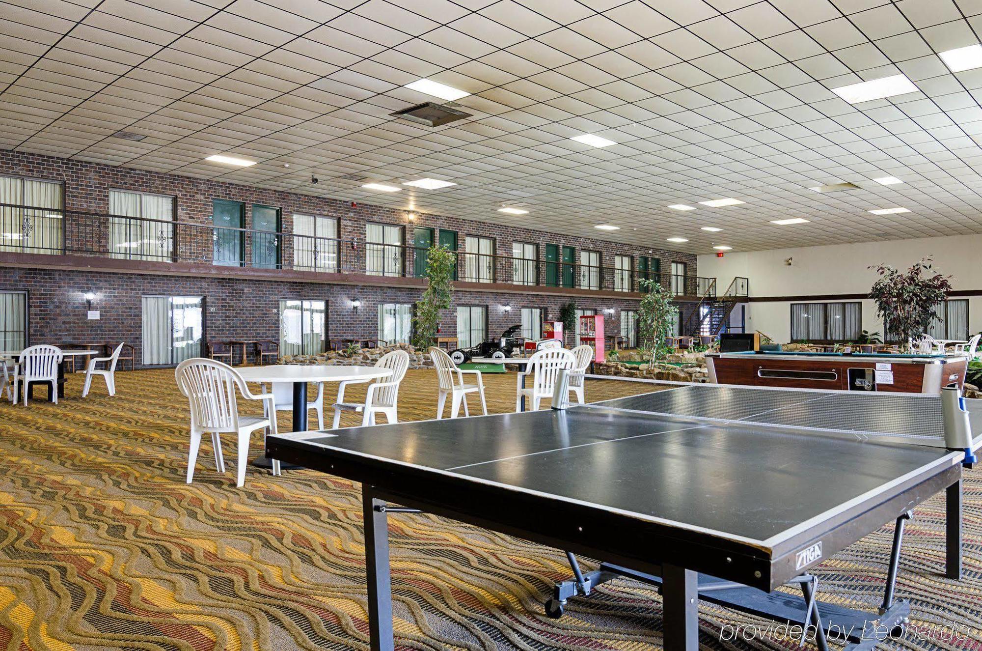 Econo Lodge Mcpherson ภายนอก รูปภาพ